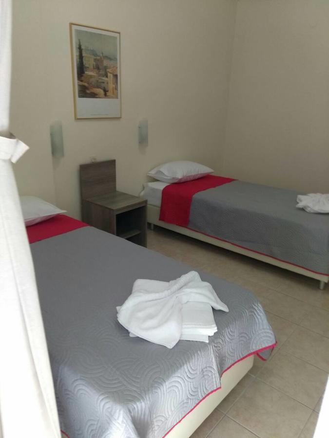 Simotel Ermis Hanioti Esterno foto